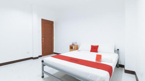 6-Bed Mixed Dormitory Room image 4