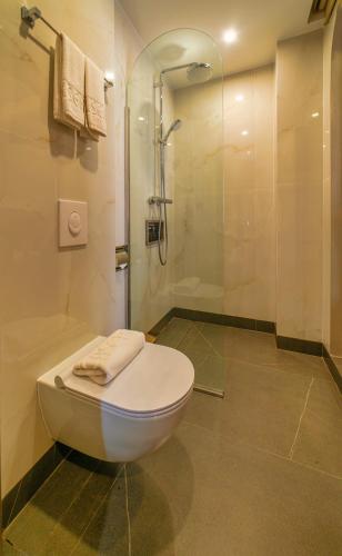 Standard Queen Room image 2