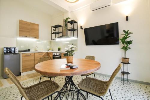 Stylish and cosy apartment near the Acropolis, Atene