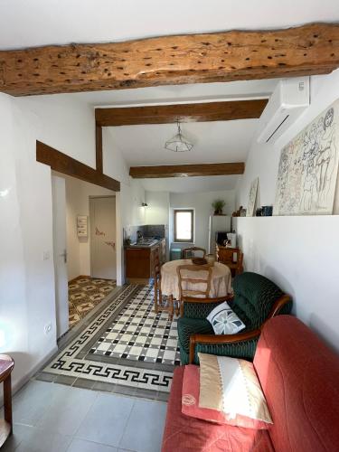 appartement chez l'artiste in La Caunette