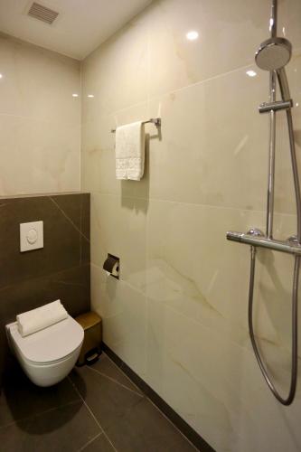Deluxe Twin Room image 4