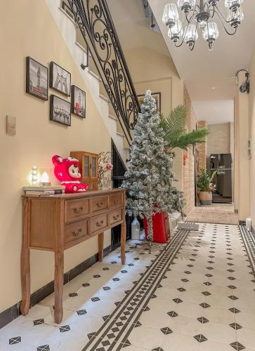 Luxury 5 bedrooms 7 beds townhouse in the city centre