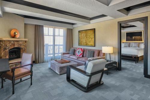 Club lounge access, 1 Bedroom Executive Suite