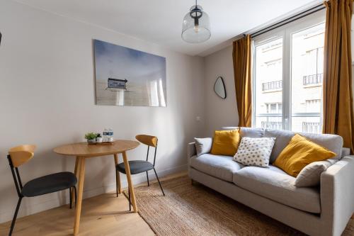 Relax in a Contemporary Designer Apartment, Paris