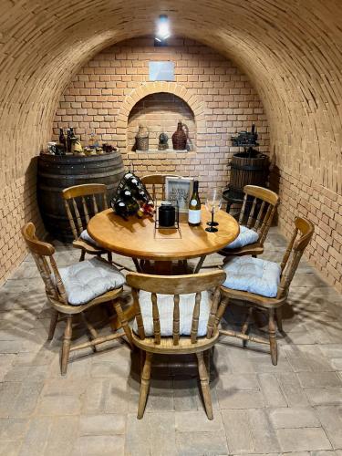 Völgyhíd Village Balaton (Volgyhid Village Balaton) in โคโรเชกี