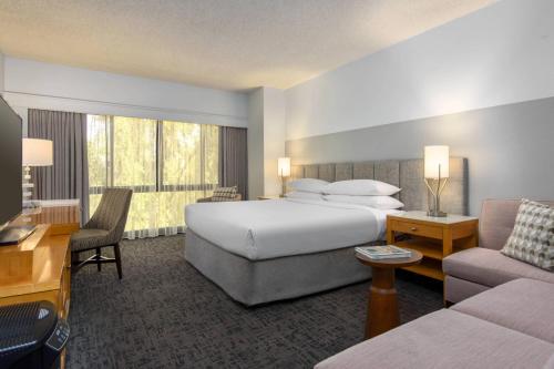 King Room (No Resort Fees) image 4