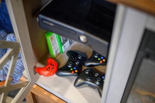 Smokin Buck Cozy Woodland With Spa & Firepit Smokin Buck Cozy Woodland With Spa & Firepit