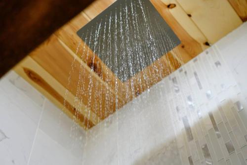 Smokin Buck Cozy Woodland With Spa & Firepit Smokin Buck Cozy Woodland With Spa & Firepit