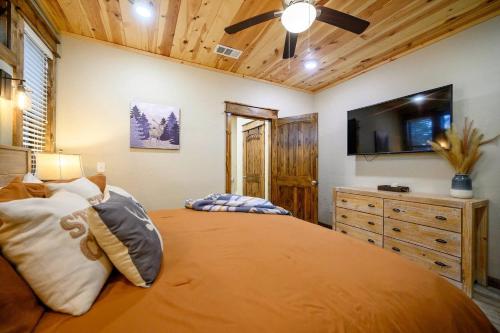 Smokin Buck Cozy Woodland With Spa & Firepit Smokin Buck Cozy Woodland With Spa & Firepit