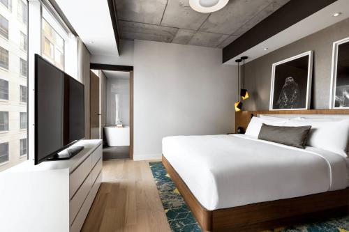 Suite with 1 King image 3