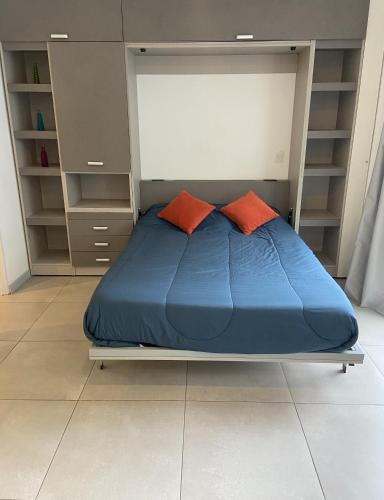 Studio Apartment with Balcony image 9