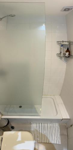 Studio Apartment with Balcony image 8