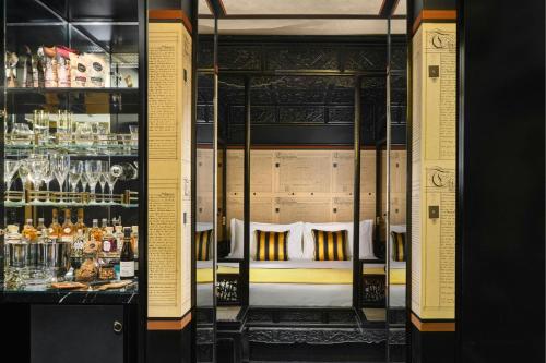 Opium Club Suite, Club Lounge Access, Evening Cocktails, Appetisers, 1 King, City View image 9