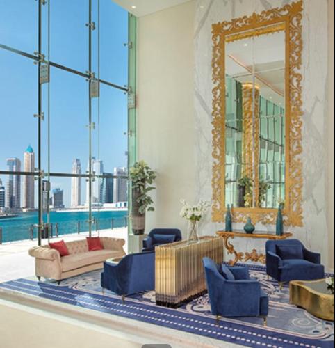 Vogue DAMAC Maison Prive - Stunning 17th Floor Balcony & Pool with Canal Views Prime Business Bay Location, Near Downtown & Burj Khalifa, Dubai (photo 5)