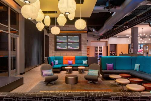 Aloft Hotel Rogers Bentonville - image 12
