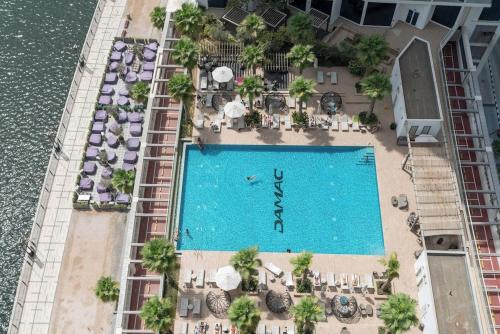 Vogue DAMAC Maison Prive - Stunning 17th Floor Balcony & Pool with Canal Views Prime Business Bay Location, Near Downtown & Burj Khalifa, Dubai (photo 2)