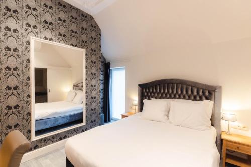 Standard Double Room image 4
