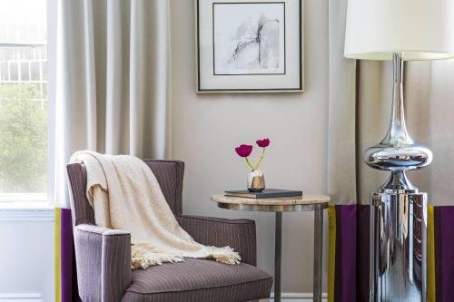 King Room image 8