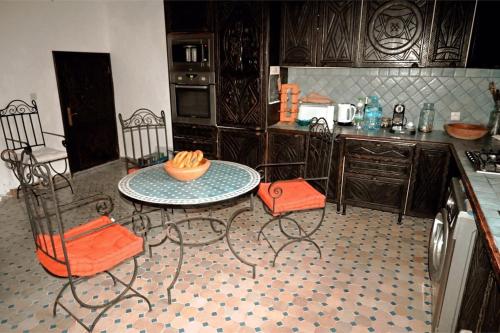 Villa bord de mer in Sidi Binnzarene