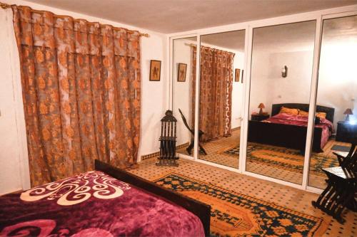 Villa bord de mer in Sidi Binnzarene