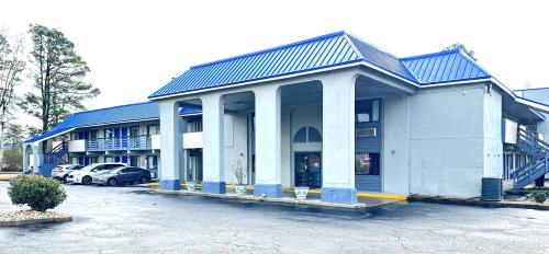 . Rodeway Inn & Suites Plymouth Hwy 64