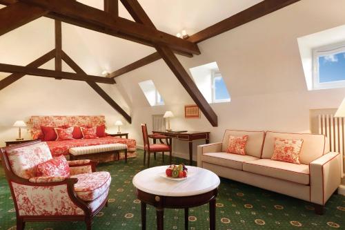 3 twin beds