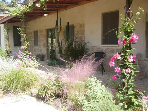 Mediterranean Stone Cottage – khách sạn tại Zichron Yaakov