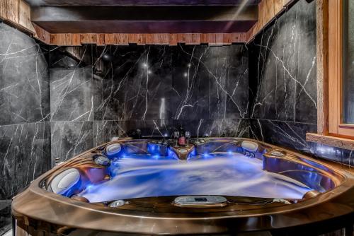 ジェットバス, Chalets ANNAPURNA Lodge GANGA & Lodge MACHA 5 étoiles (Chalets ANNAPURNA Lodge GANGA & Lodge MACHA 5 etoiles) in ティニュ