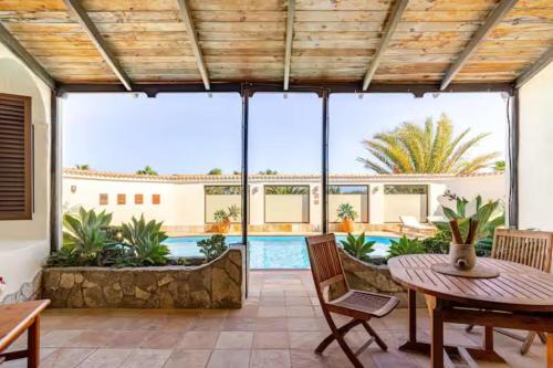 Balkons/terase, Casa Barranco Grande - Entspannung pur mit privatem Pool, wind- und sichtgeschützt (Casa Barranco Grande - Entspannung pur mit privatem Pool, wind- und sichtgeschutzt) in Parque Holandes