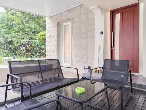  84 متر مربع من 2 غرفة و1 حمام خاص في Harjamukti (Luxury House 2BR by SleepHouse ) in تالون