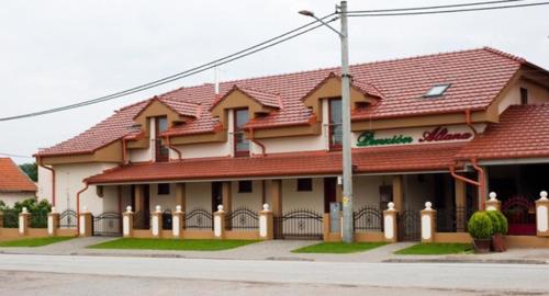 Penzión Altana (Penzion Altana) in Oponice
