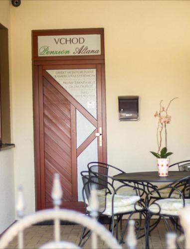 Penzión Altana (Penzion Altana) in Oponice