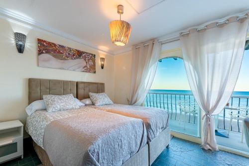 2 bedrooms, 4 beds