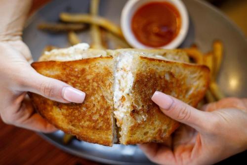 Ambassador Hotel Wichita, Autograph Collection