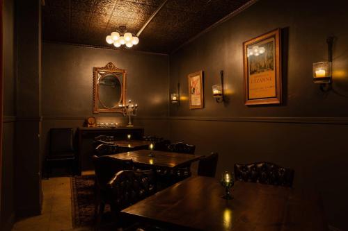 Ambassador Hotel Wichita, Autograph Collection