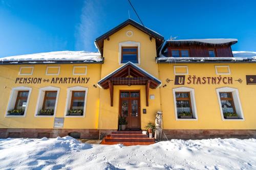ทัศนียภาพภายนอกโรงแรม, Apartmany U Stastnych in เชอร์นี ดุล