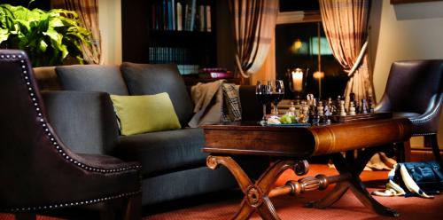 Місця відпочинку та розваги, Brook Lane Hotel in Кенмар