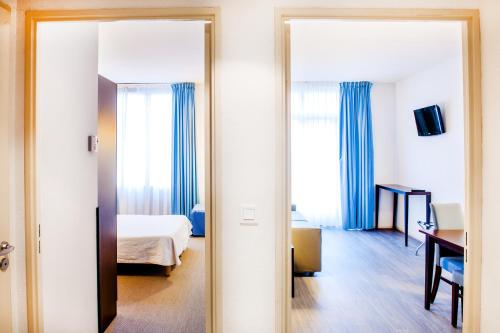 ลา เรซีดองซ์ แซ็งฌอน (La Résidence Saint Jean) in ลูร์ด