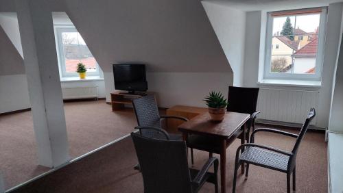 2 bedrooms, 9 beds