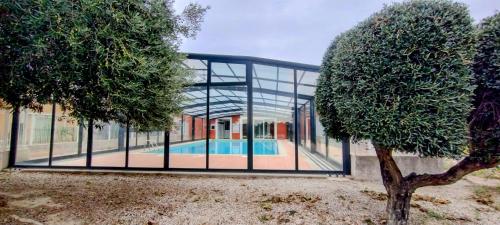 Maison cosy au bord du canal, piscine et parking - Location saisonnière - Béziers