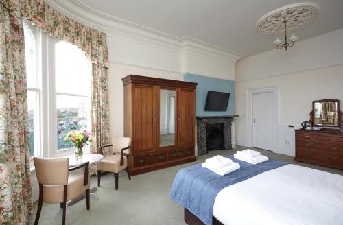 Room, family, sea view