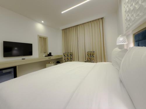Deluxe Double Room image 10