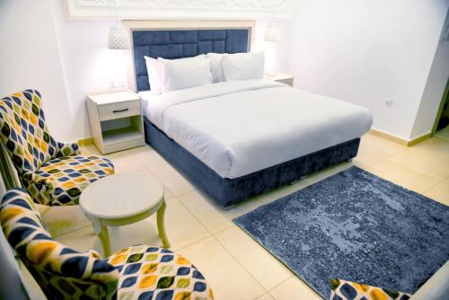 Deluxe Double Room image 5
