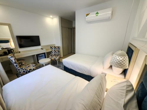 Deluxe Twin Room image 4