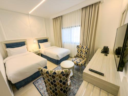 Deluxe Twin Room image 1