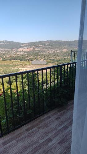 עטרת הנוף in Even Menahem