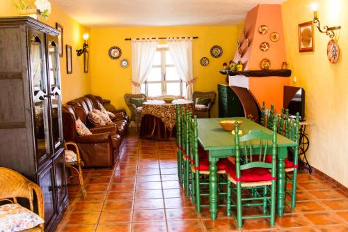 El Bachiller JABUGO Alojamiento Rural in Santa Analareala