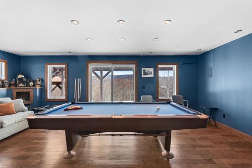 Pet Friendly Mtn Retreat Ski Hot Tub Pool Table in New Kingston, USA