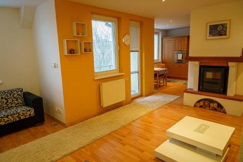 Spacious Apartment for Teams & Families with Balcony, Fast WiFi Near Center, Bratislava (Foto 6)