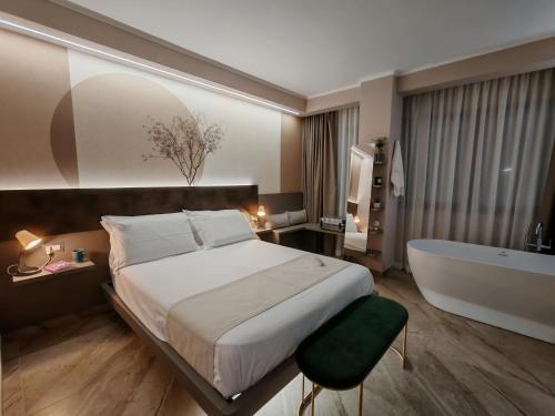 1 queen bed, 2 twin beds